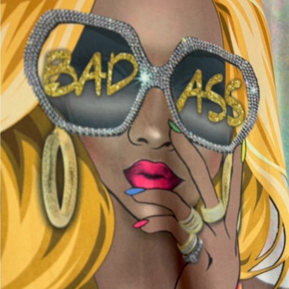 White and Gray Oversized Graphic Short Sleeve Tee with BAD ASS Diva inscription - Picture 3 of 6